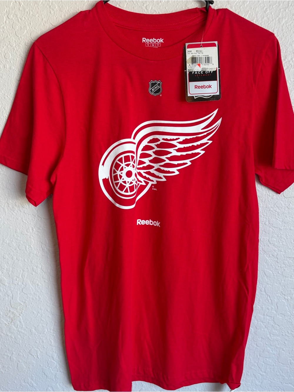 NWT Detroit Red Wings Reebok Red T-Shirt - Men’s Small